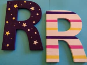 Picture of baby name sign 'R' letters
