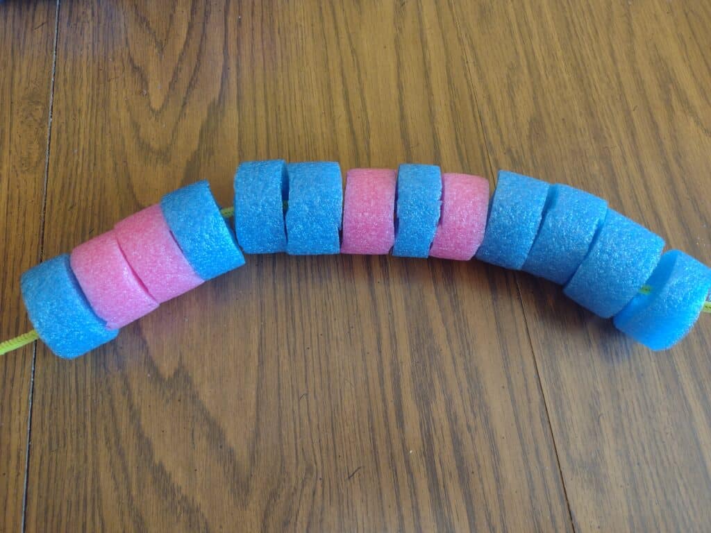 Picture of 13 pieces of pipe cleaner on a pipe cleaner